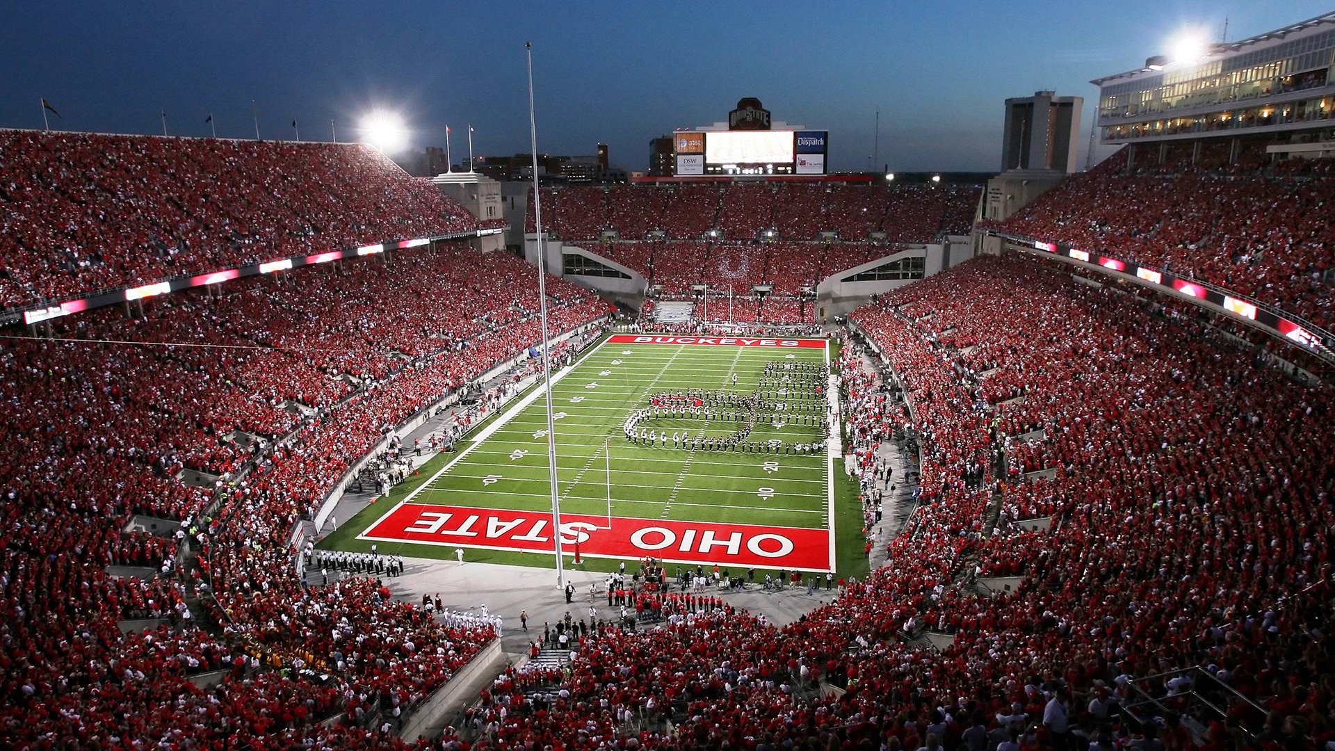 “青少年足球联赛现场嗨翻全场，精彩纷呈”，青少年足球联盟